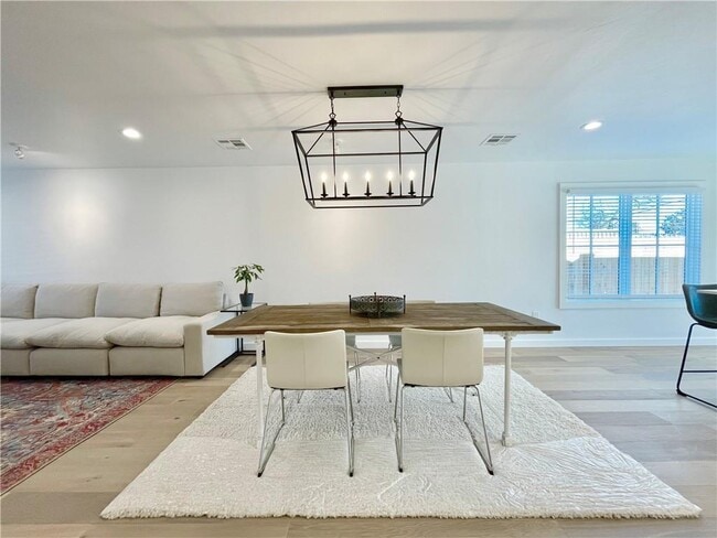 Building Photo - Charming 3-Bed Oasis in Central OKC