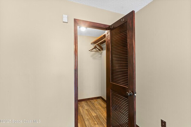 Building Photo - 225 S Tropical Trail