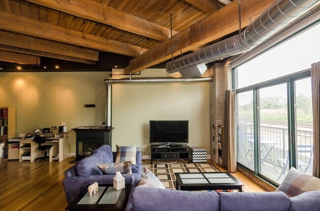 Building Photo - 43 Charlton St