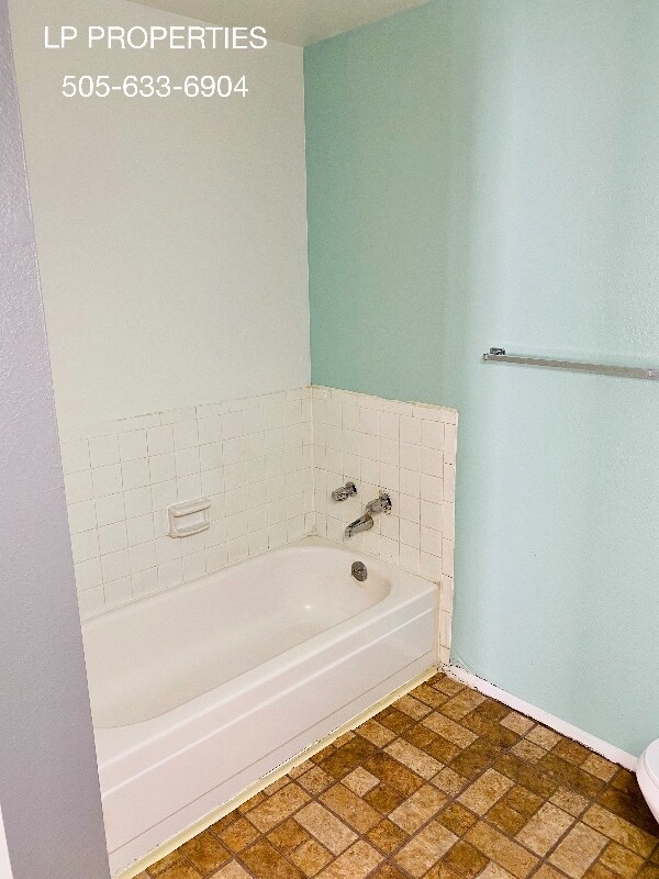 Building Photo - 12113 Oriente Ave NE