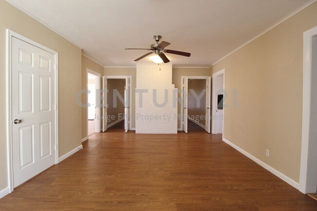 Building Photo - Well Maintained 3/2/2 Near TCU For Rent!
