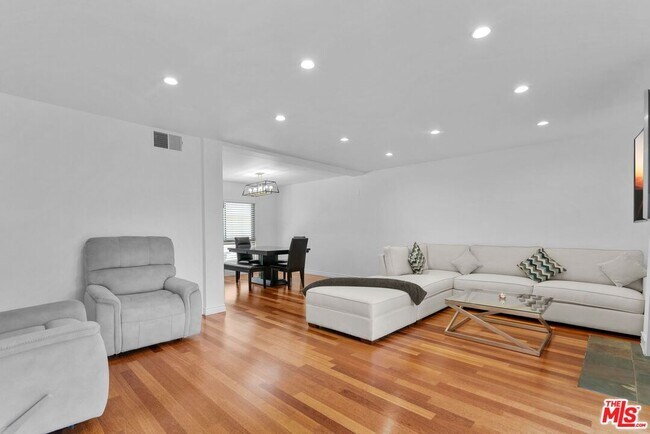 Building Photo - 5255 Coldwater Canyon Ave