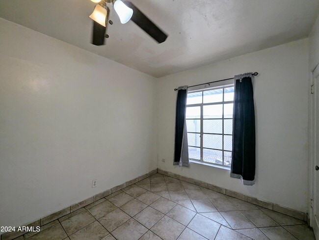 Building Photo - 1314 W Whitton Ave