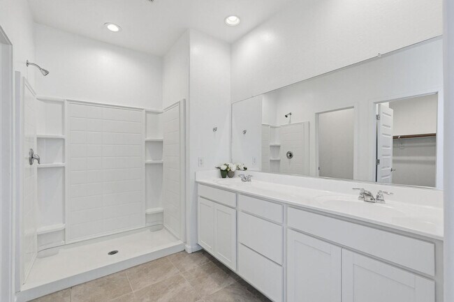 Building Photo - 2440 W Bowker St