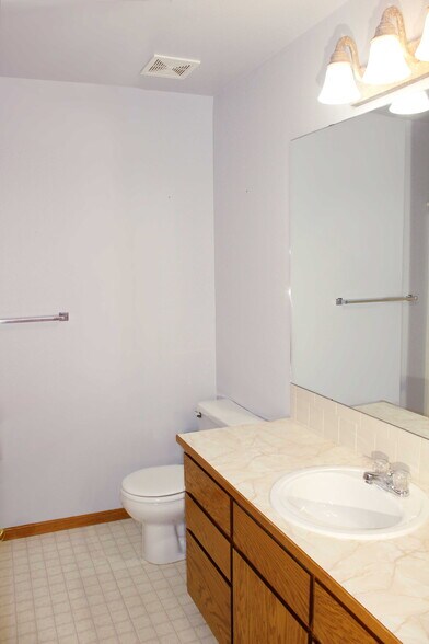 Building Photo - 135 Apple Way