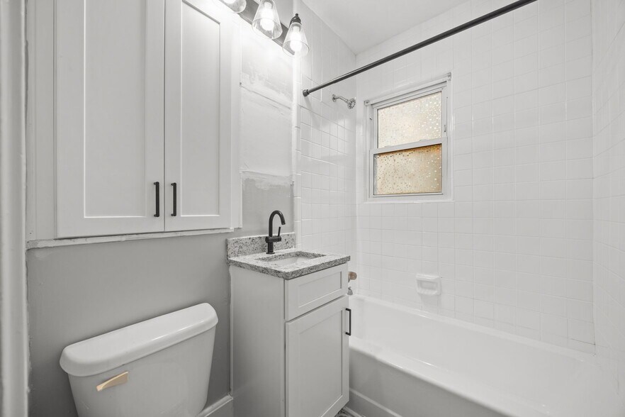 Building Photo - 300 Chamberlain St