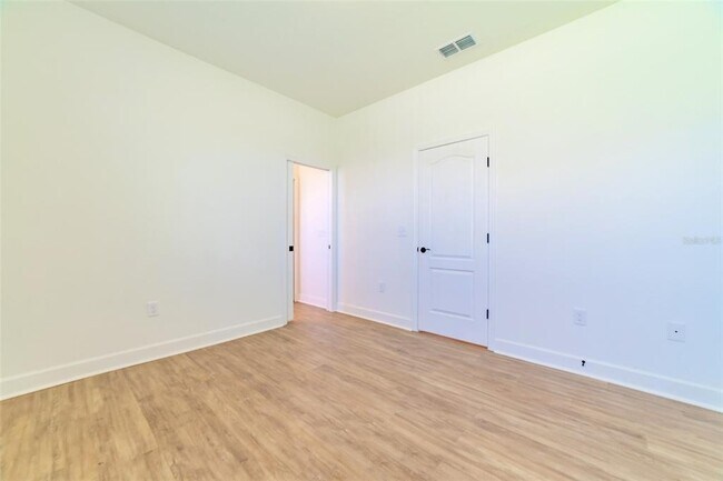 Building Photo - 570 Sanctuary Blvd