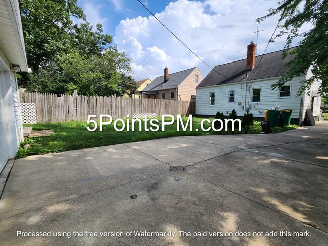 Building Photo - 21411 Raymond St