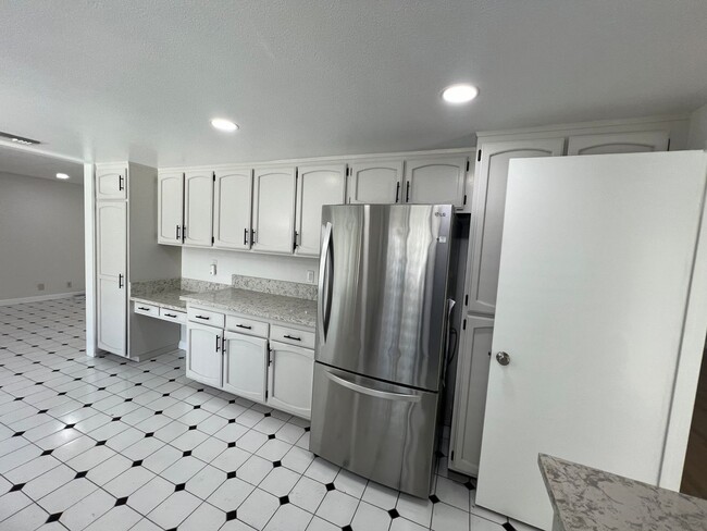 Building Photo - Great Large House ready for you to Make it a Home