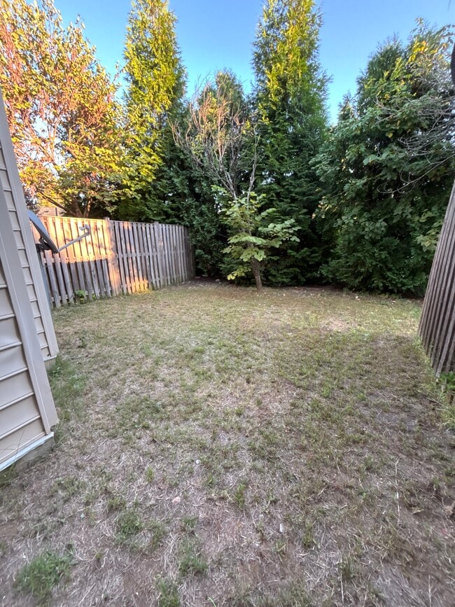 Building Photo - 2507 Oak Tree Ln