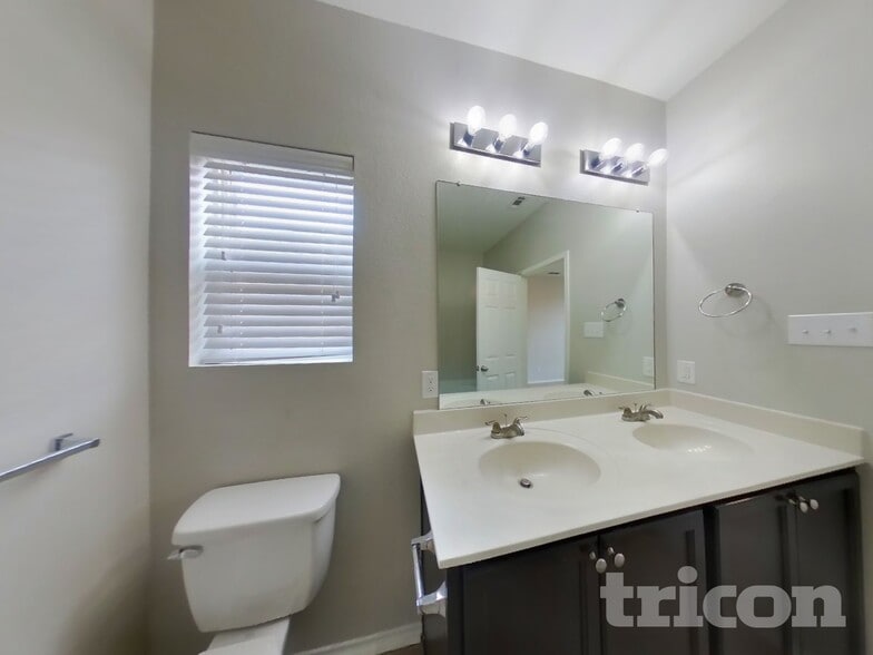Building Photo - 115 Abelia Dr