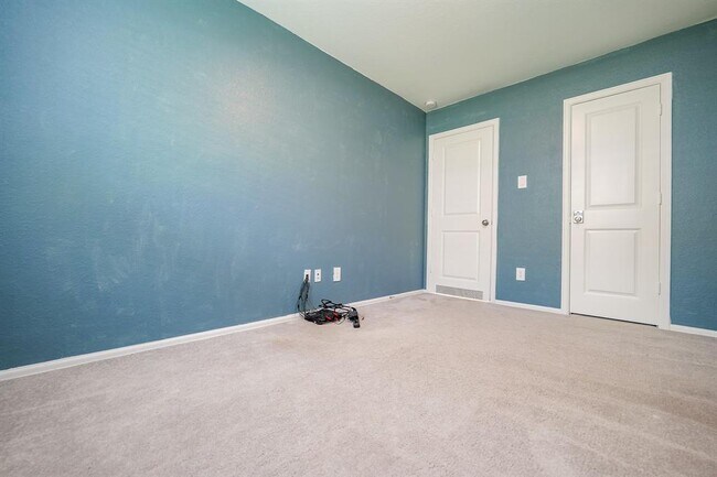 Building Photo - 2909 Mallorca Dr