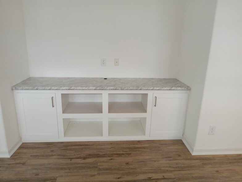 Building Photo - 637 Pine Brook Cir