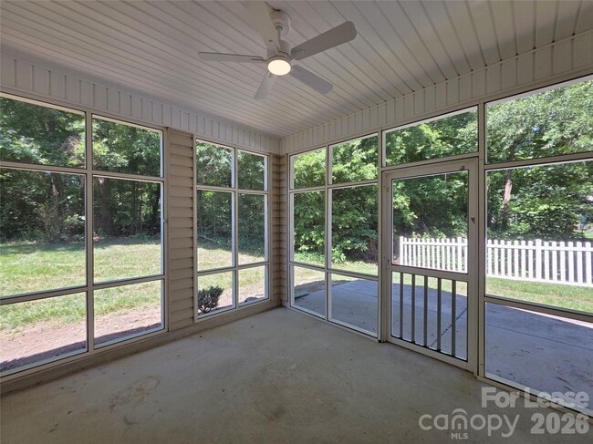 Building Photo - 4730 Willow Glen Rd