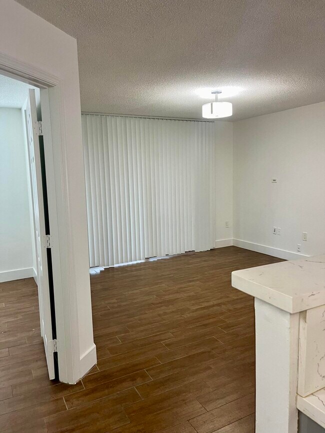 Building Photo - 631 SW 111th Ln