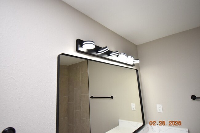 Building Photo - 623 Honeysuckle Dr