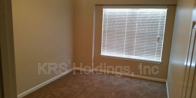Building Photo - 940 Allendale Dr