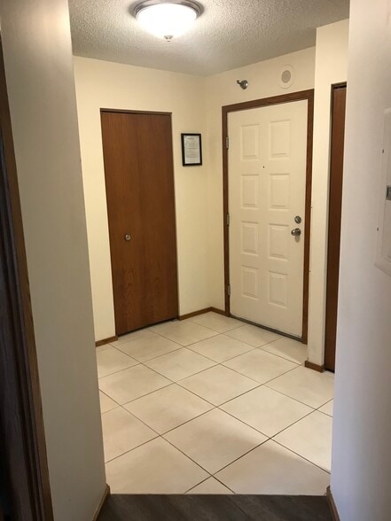 Entry - 433 S 7th St