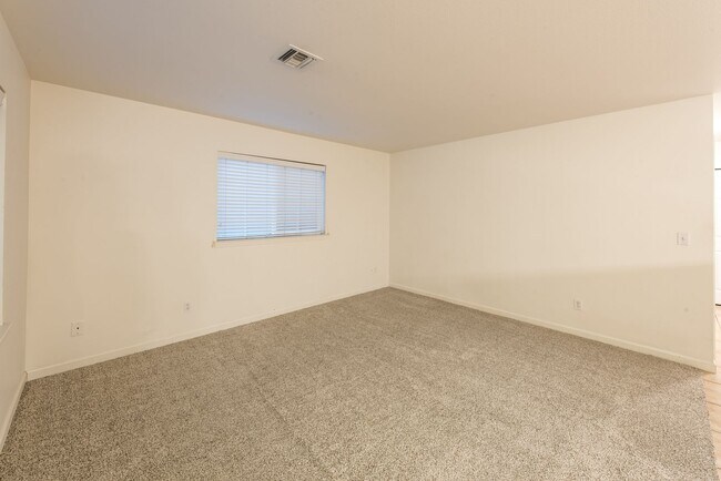 Building Photo - 632 SW Bade Ave