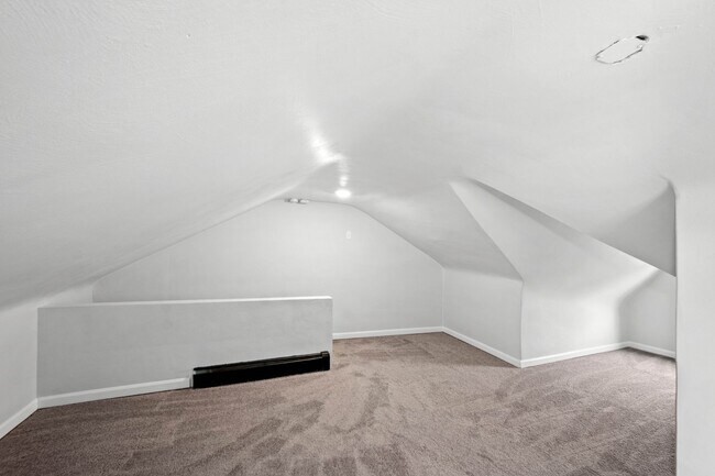 Building Photo - BLACK FRIDAY DEAL! SCORE 50% OFF 1ST MONTH'S RENT IF SIGNED BY NOV. 28! Newly renovated 2 bedroom...