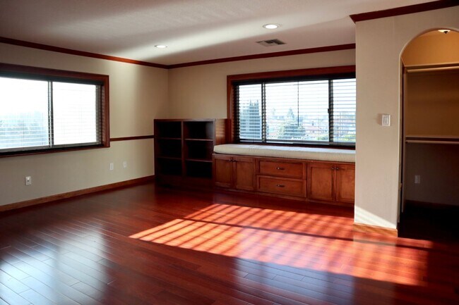 Building Photo - 35754 Mission Blvd