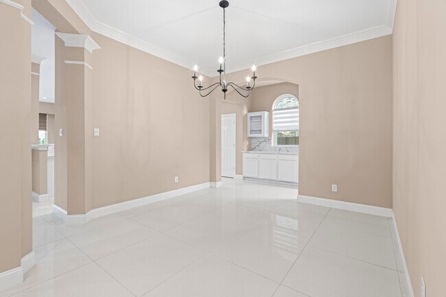 Building Photo - 10011 Lakeside Gables Dr