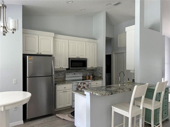 Building Photo - 5774 N Lamp Post Dr