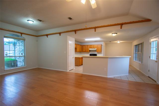 Building Photo - 2404 Whispering Creek Dr