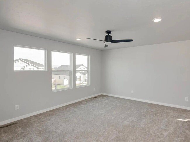 Building Photo - Modern 3 bedroom 2.5 bathroom Home in Meri...