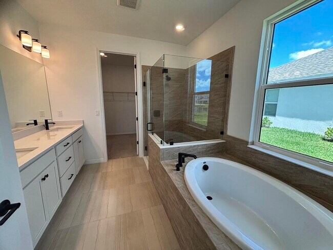 Building Photo - 9323 Lorenzo Wy