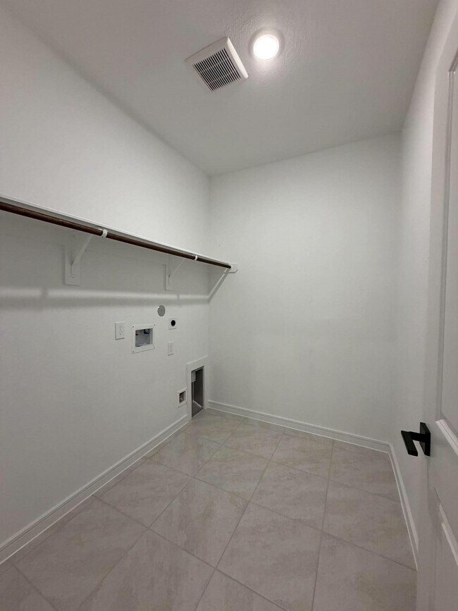 Building Photo - 8407 Tranquil Bay Ct