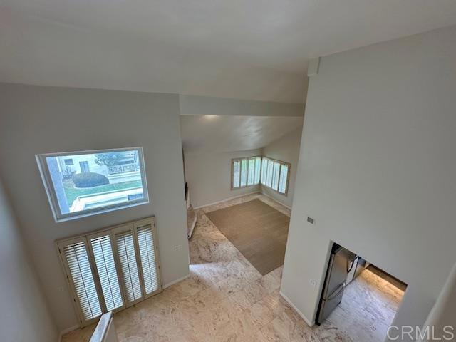 Building Photo - 520 Via De La Valle
