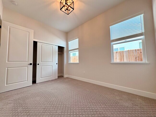 Building Photo - Beautiful 3 Bedroom NEW JMC home for rent in West Roseville!