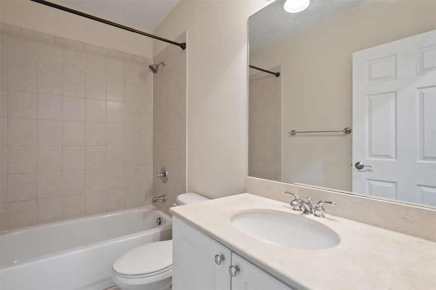 Building Photo - 6094 Live Oak Ct