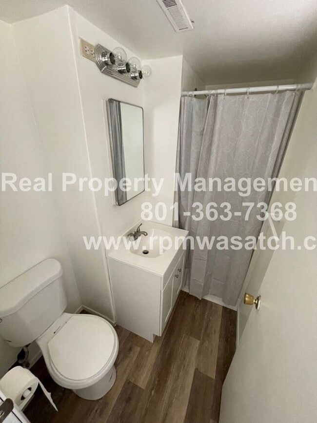 Building Photo - 1605 Manzanita Dr