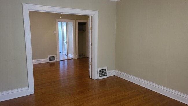 Building Photo - 3945-3947 Utah St