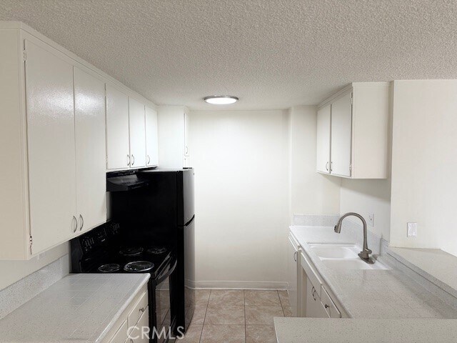 Building Photo - 685 E Vista Chino