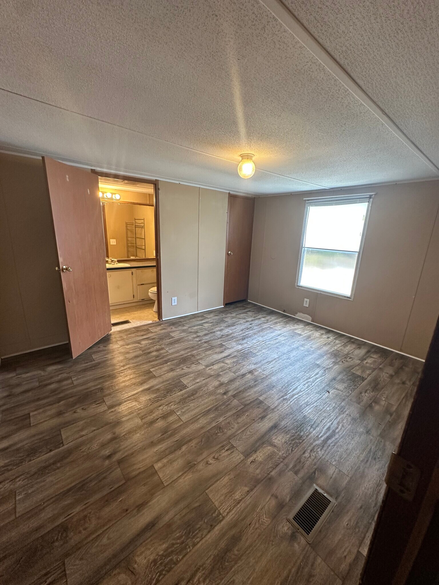 Building Photo - 118 Wild Forest Ln