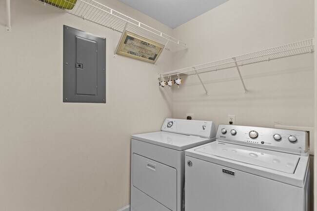 Building Photo - PERFECT "WORK FROM HOME" LOCATION FOR JAN-MAY of 2026