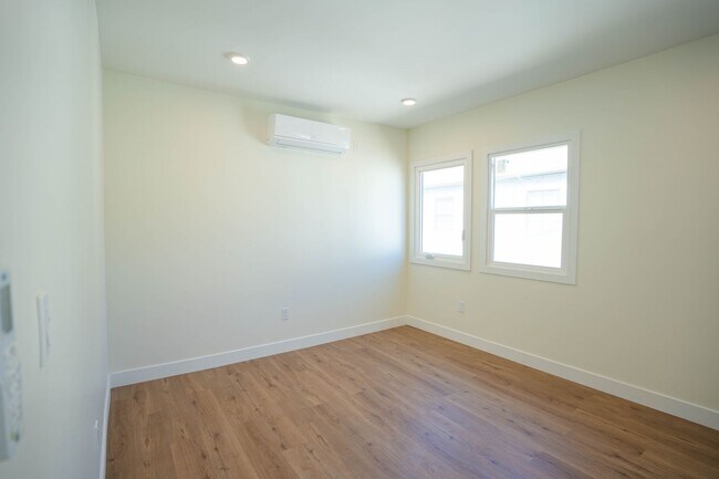 Building Photo - 1038 Westmoreland Ave