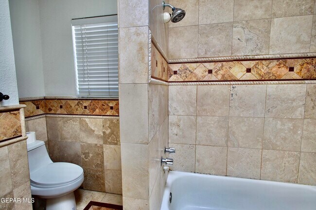 Building Photo - 901 Tepic Dr