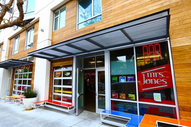 Building Photo - 306-308 Church St.