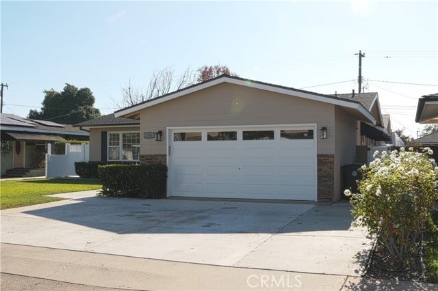 Building Photo - 150 Orangewood Ln