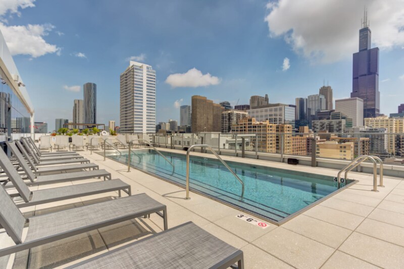 Building Photo - 815 W Van Buren St