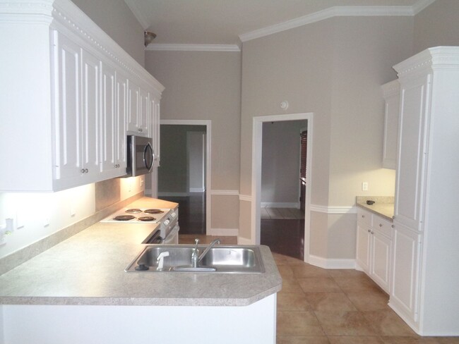 Building Photo - 410 Abbey Woods