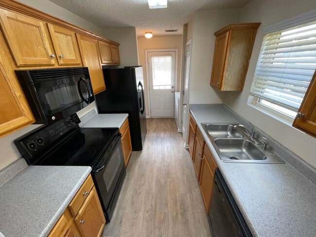 Building Photo - BRIDGEWATER HOME! PRE-LEASING FOR AUGUST 2...