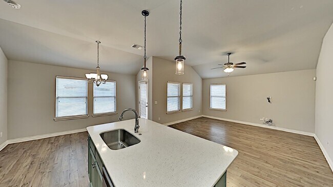 Building Photo - Spectacular 3 Bedroom 2 Bathroom Home in P...