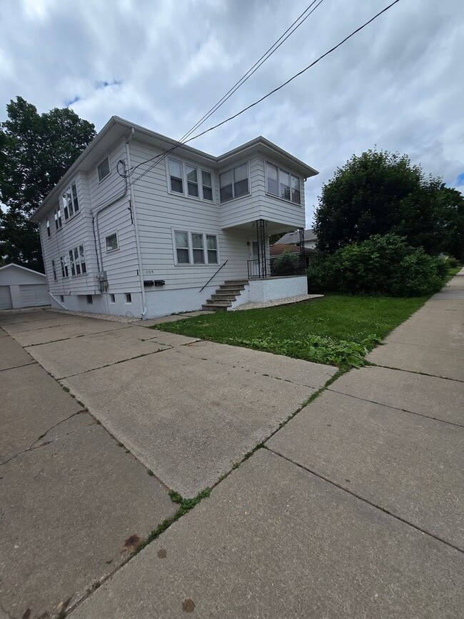 Building Photo - 1109 Dousman St