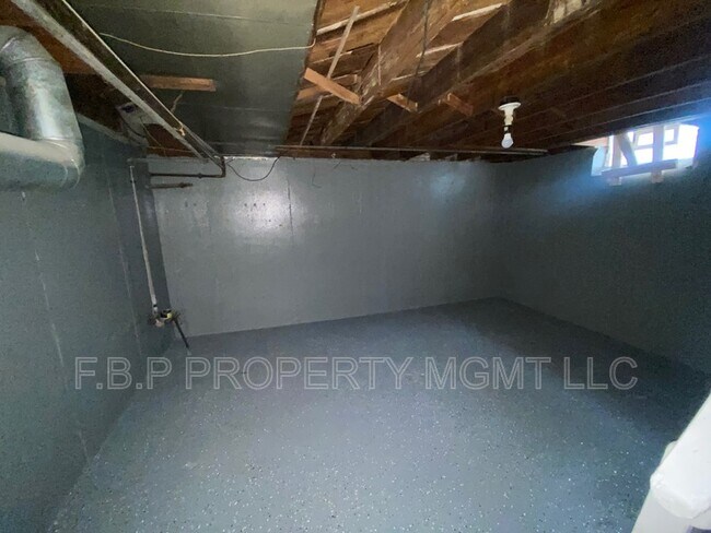 Building Photo - 15786 Meyers Rd