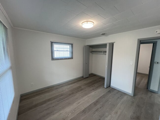Building Photo - NEWLY REMODELED 3 BEDROOM HOME NEAR CIVIC ...